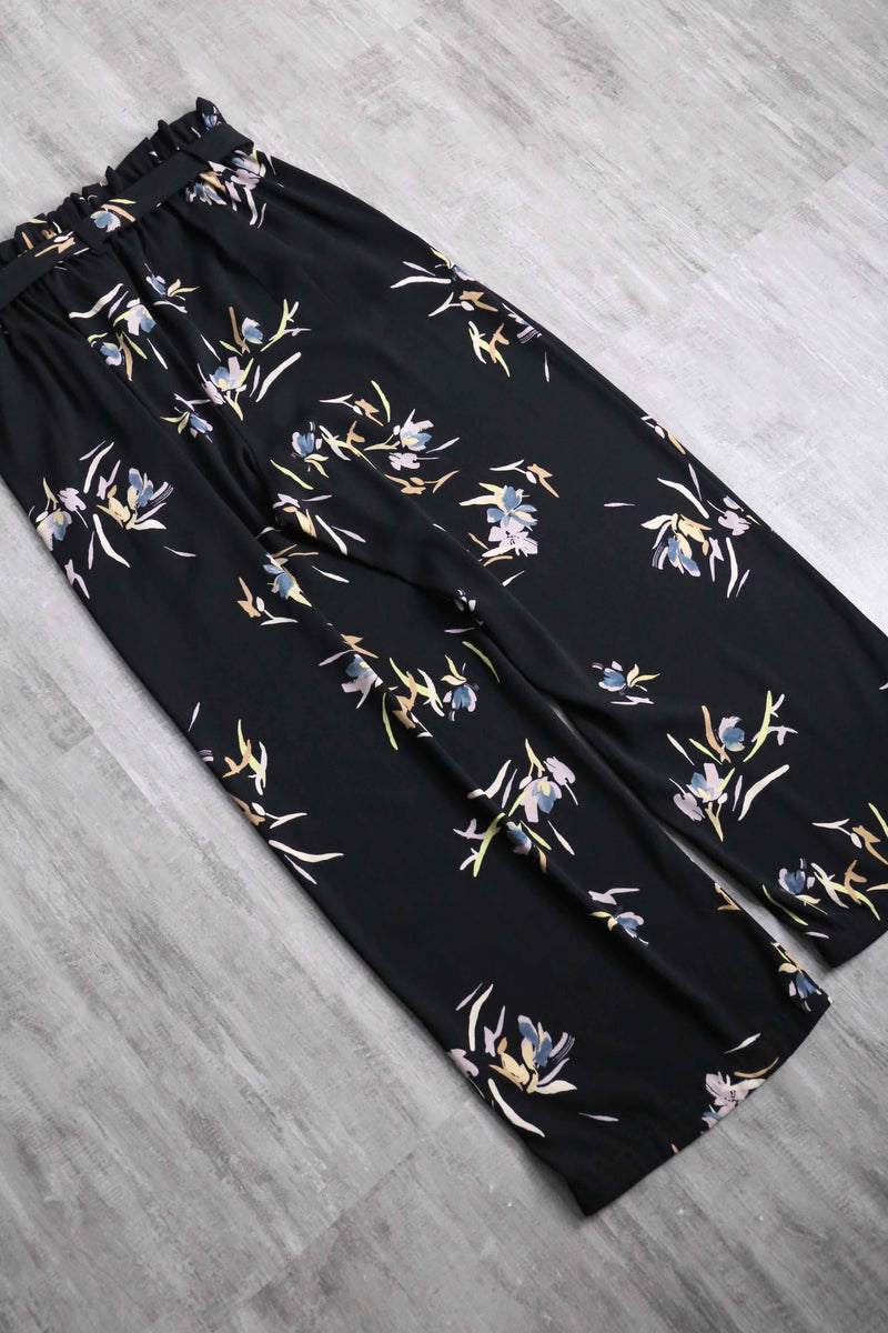 pale flower pattern black wide pants