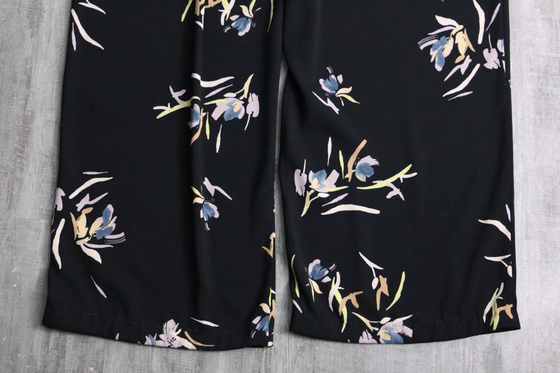 pale flower pattern black wide pants