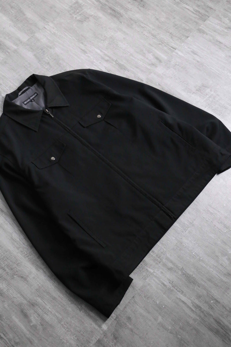 black minimal design zip-up jacket