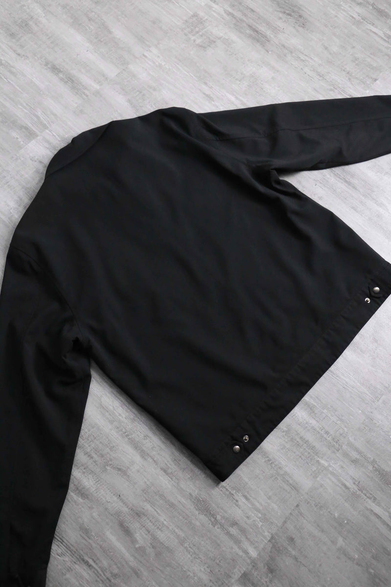 black minimal design zip-up jacket