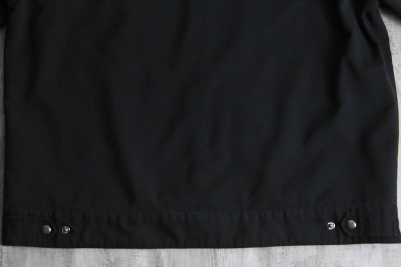 black minimal design zip-up jacket