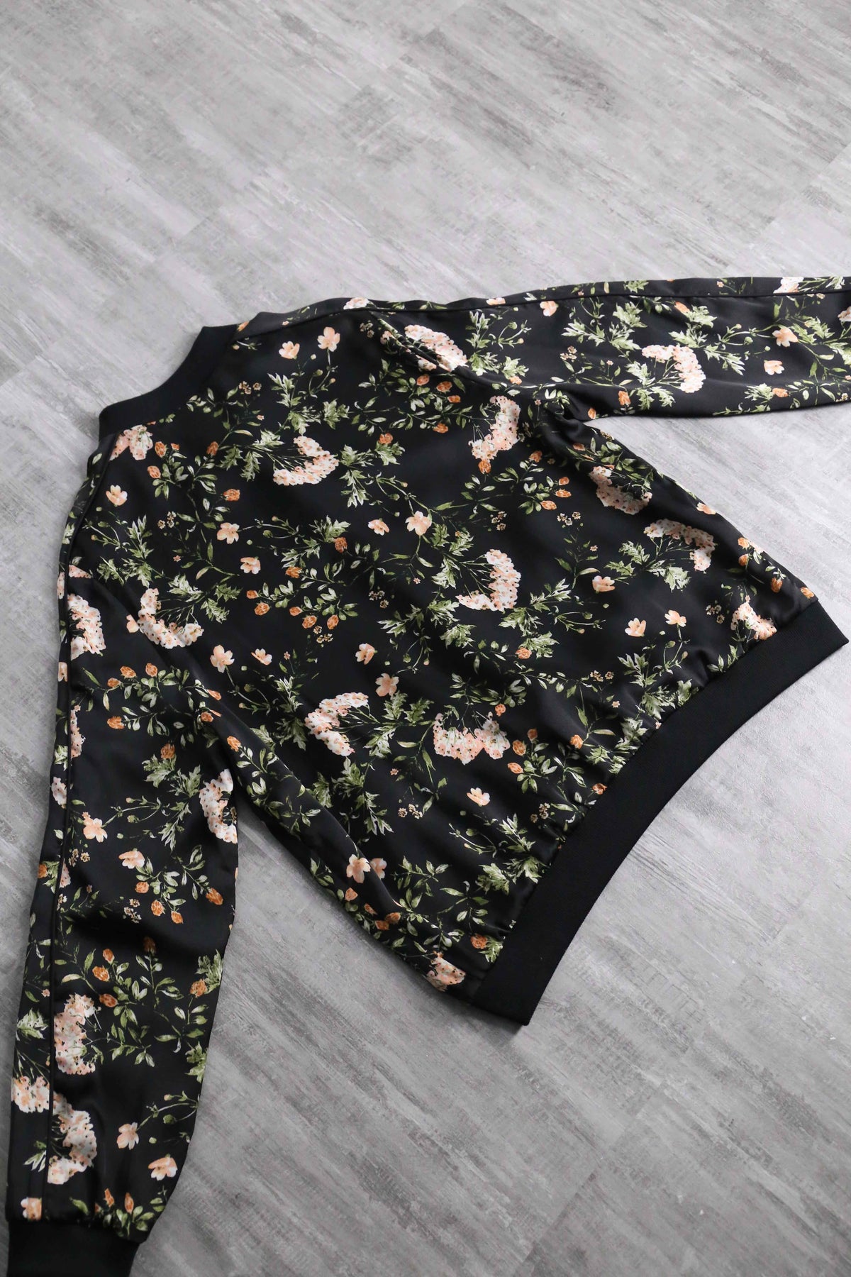 black floral zip-up blouson
