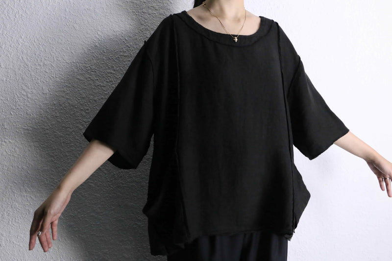 black deformation pocket U neck pull over