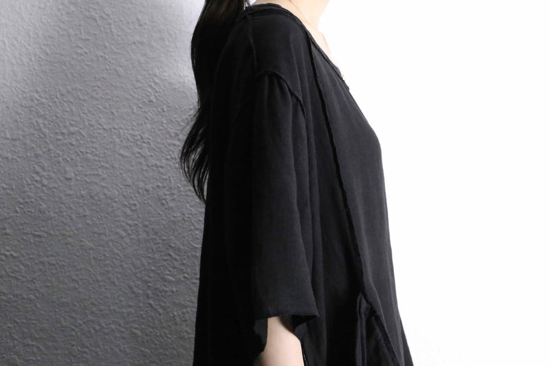 black deformation pocket U neck pull over