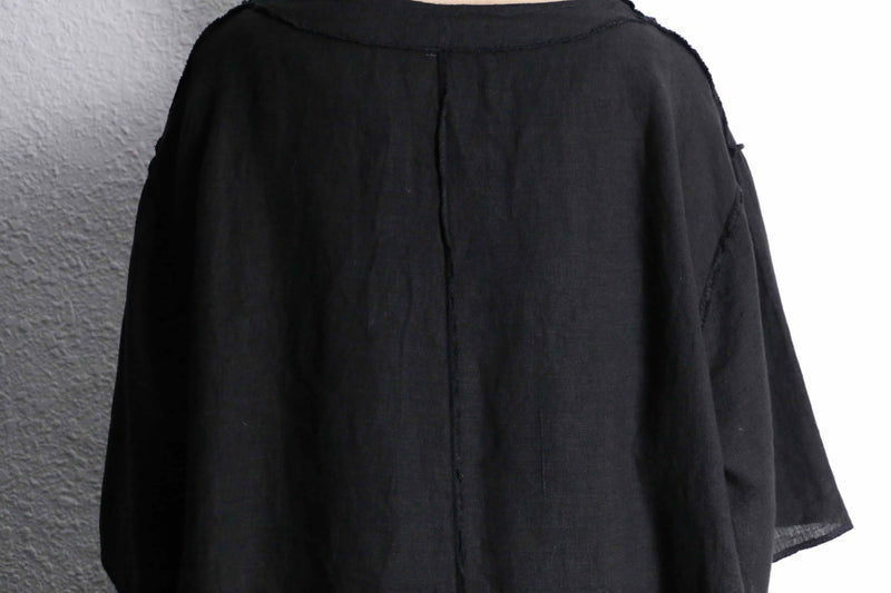 black deformation pocket U neck pull over