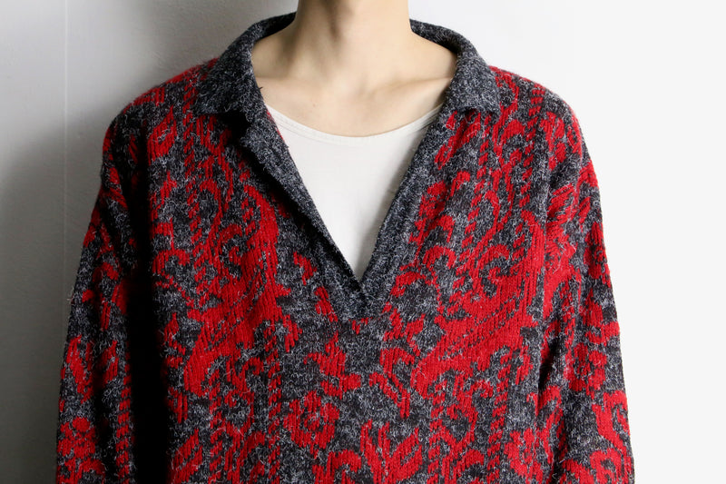 red×gray V neck knit