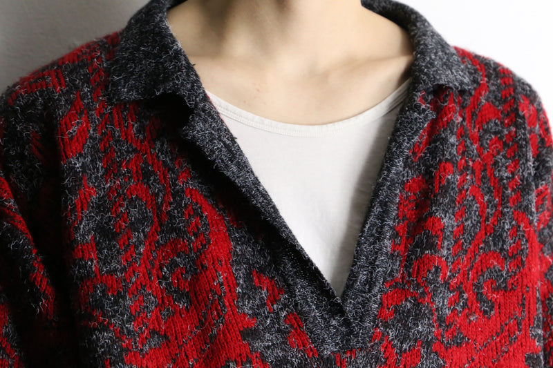 red×gray V neck knit