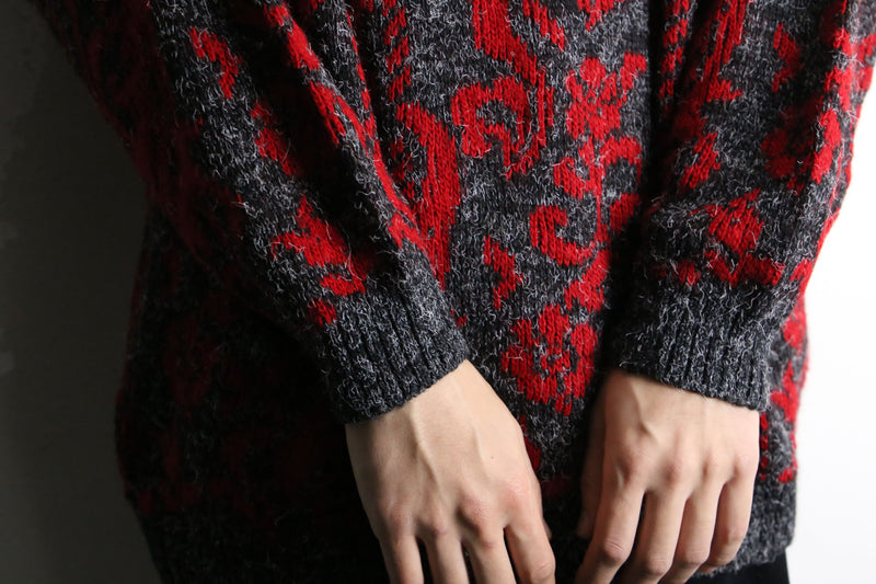 red×gray V neck knit