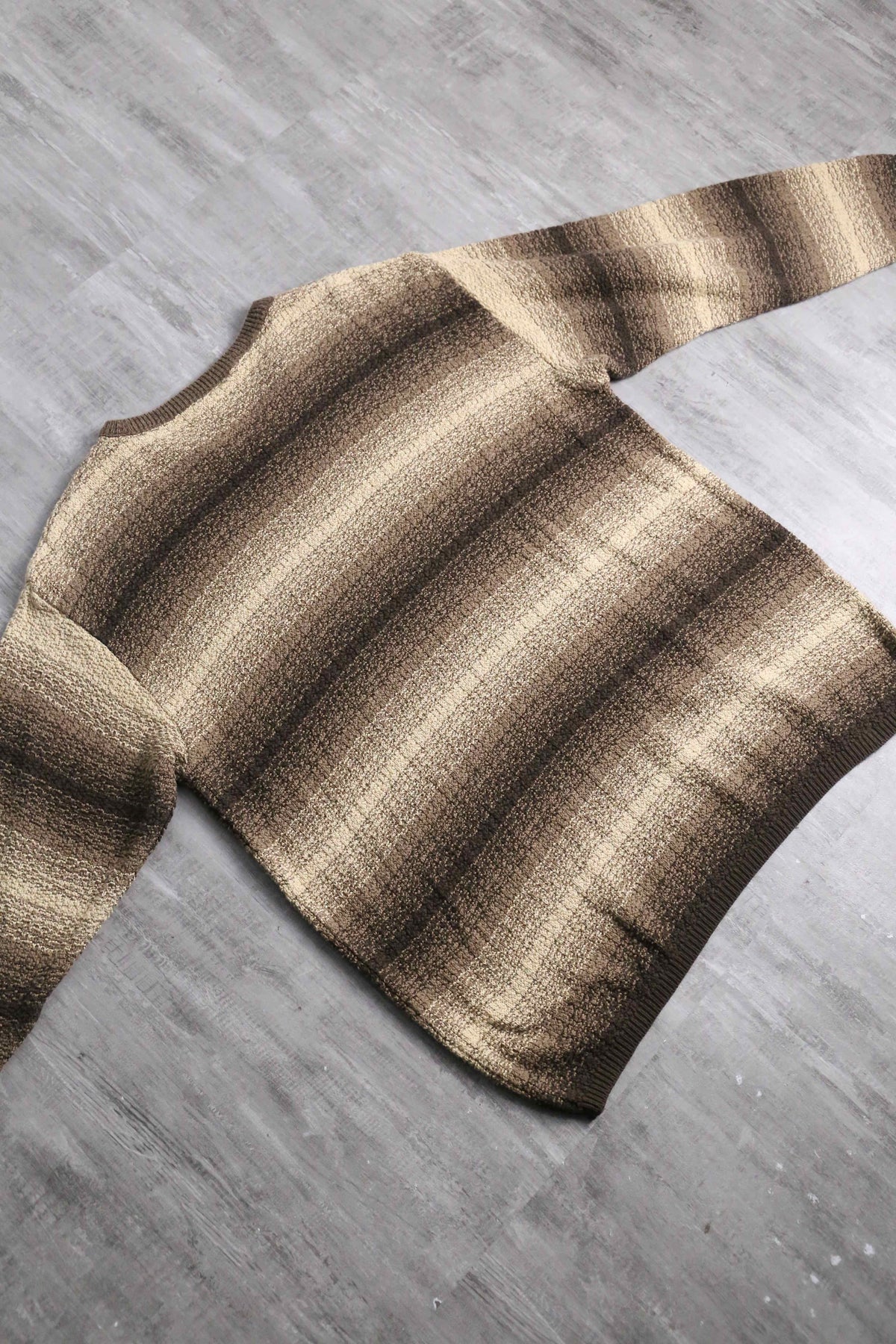 Selenページ brown base horizontal stripe V-neck knit