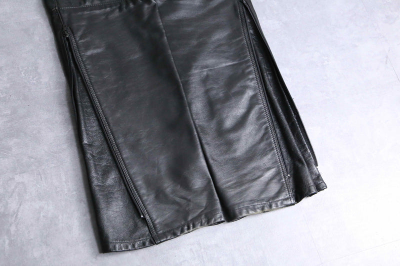 side gather zip leather pants