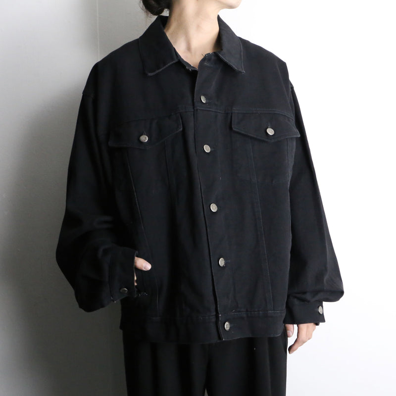 black loose tracker jacket