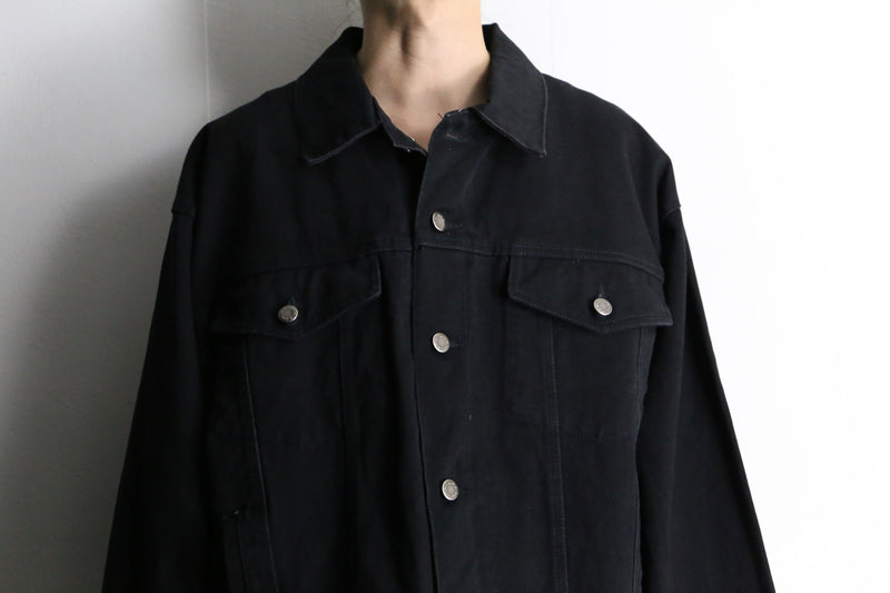 black loose tracker jacket