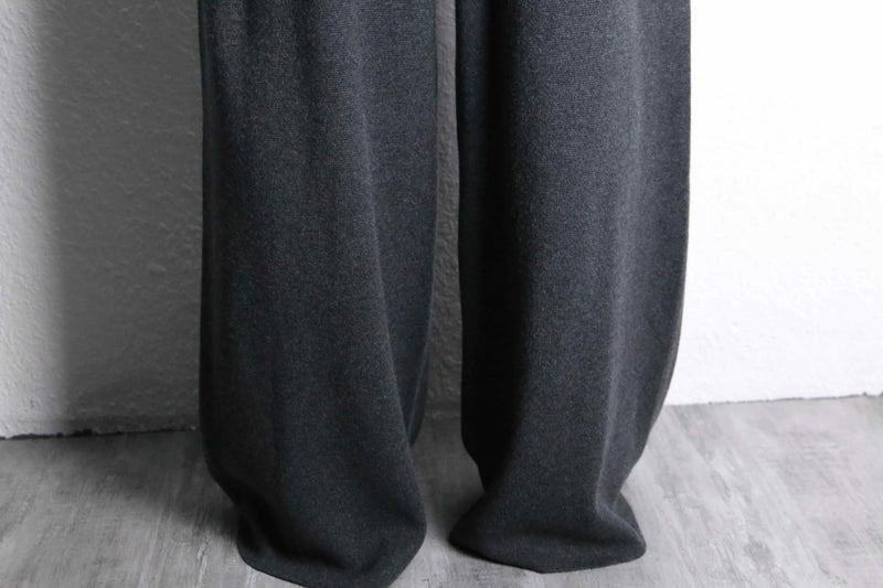 gray color knit easy wide pants