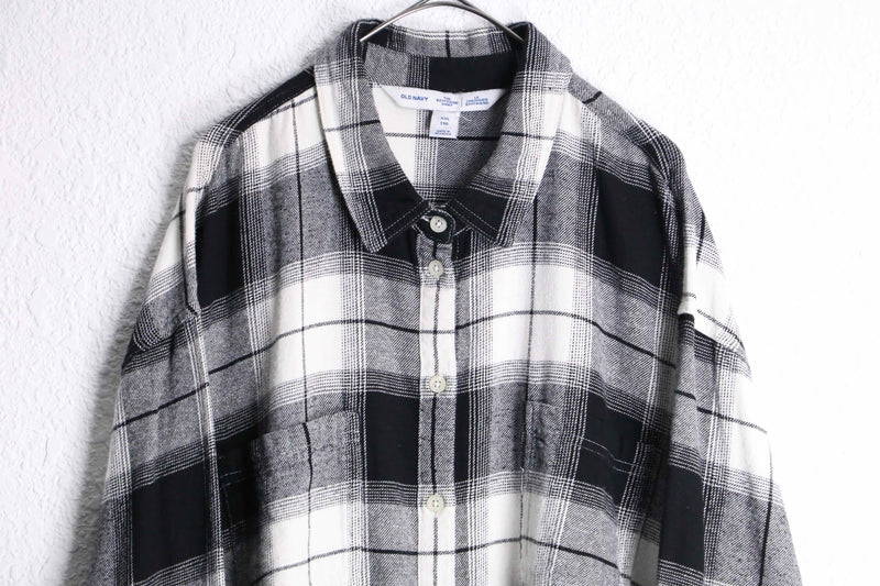 ”OLD NAVY” monotone check box shirts