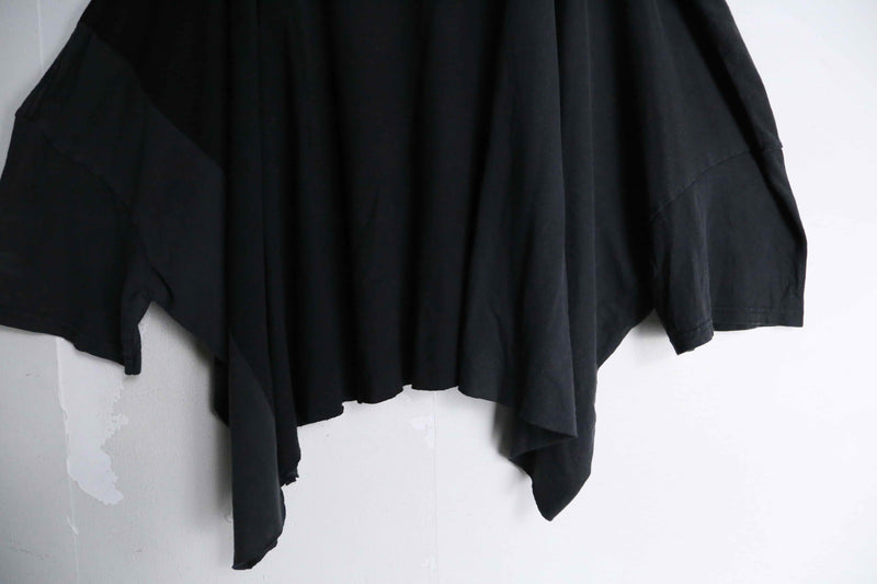 "Re:make" asymmetry docking black Tee