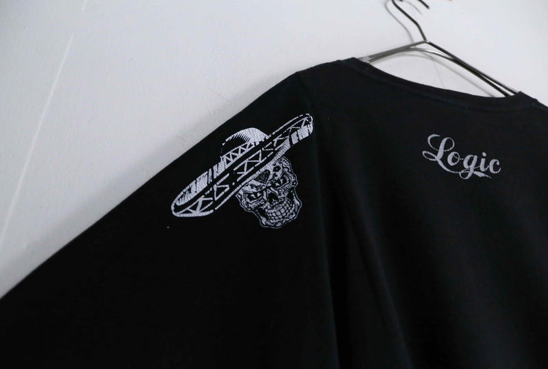 "Re:make" asymmetry docking black Tee