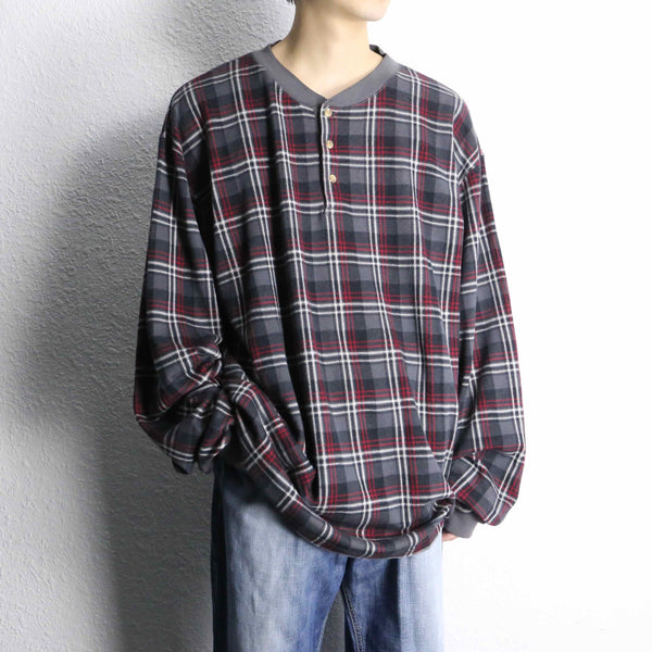 "Eddie Bauer" check henley neck cut and sew