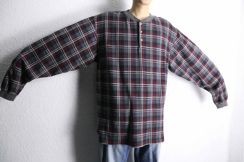 "Eddie Bauer" check henley neck cut and sew