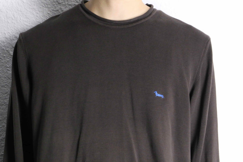 “woven dog” design brown cotton knit