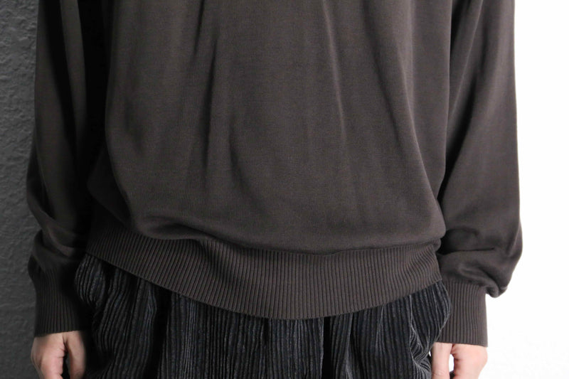 “woven dog” design brown cotton knit