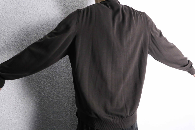 “woven dog” design brown cotton knit