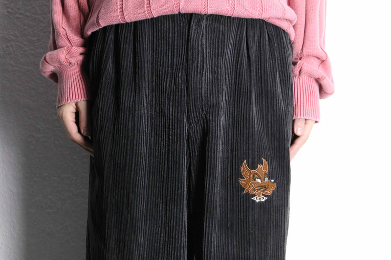 emb design wide straight corduroy pants.