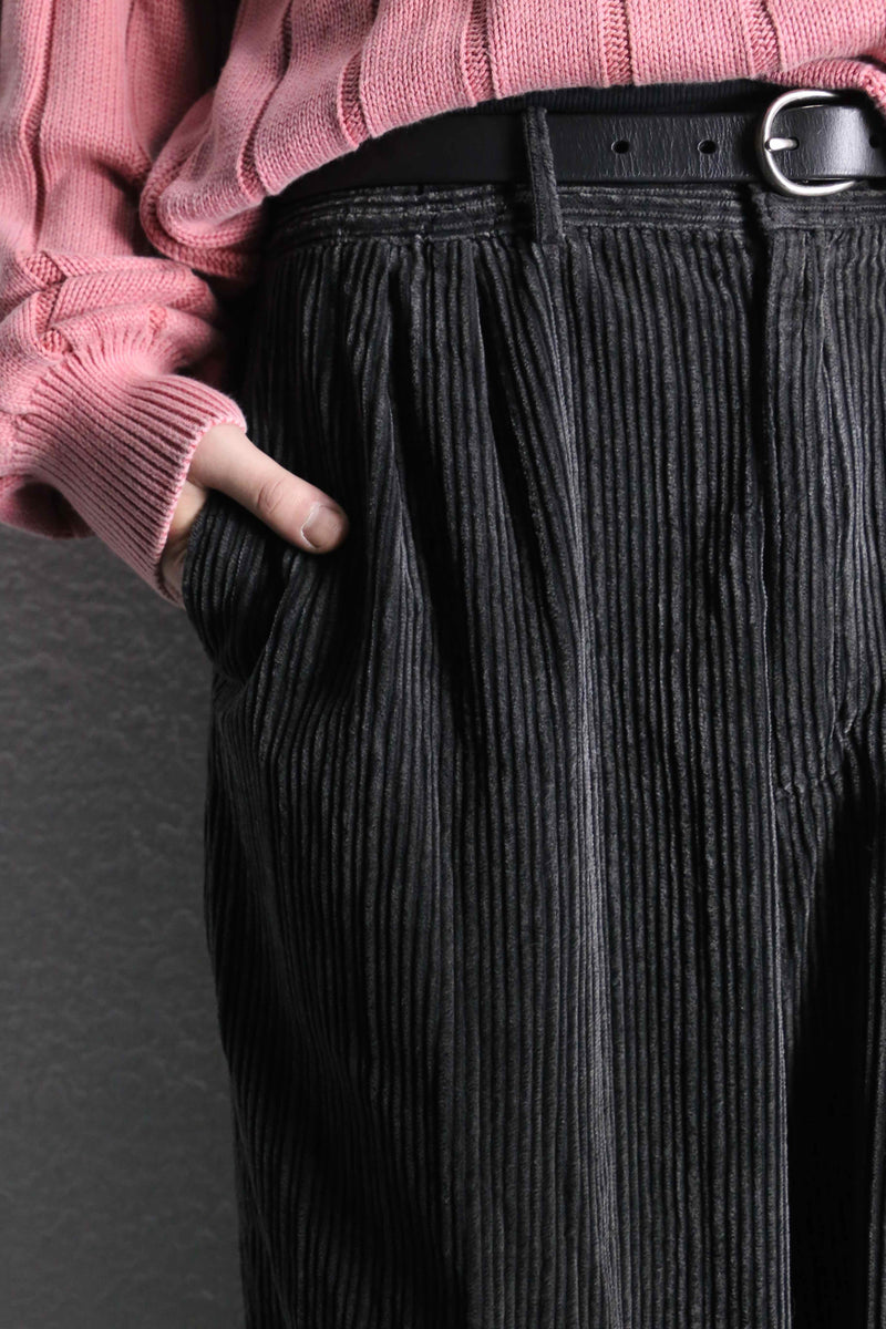 emb design wide straight corduroy pants.