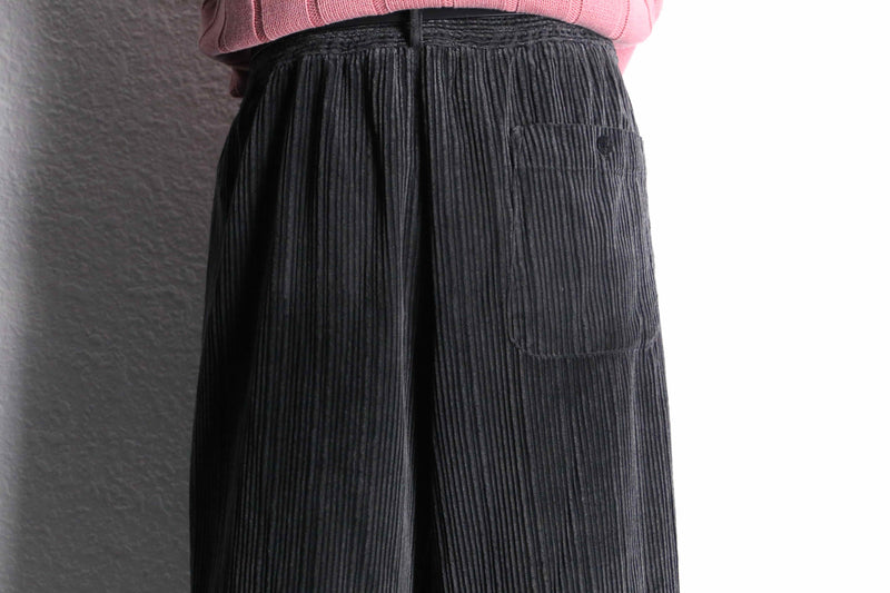 emb design wide straight corduroy pants.