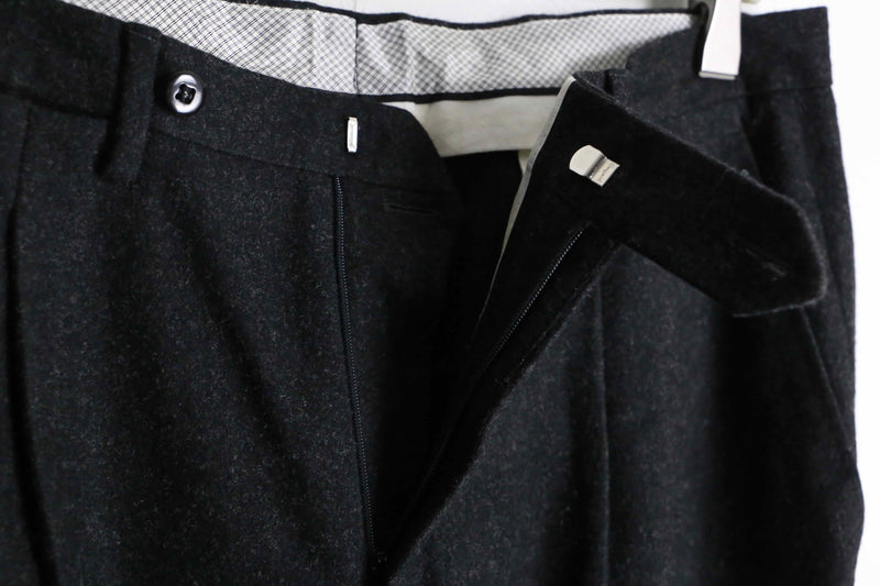 black color 2tuck slacks