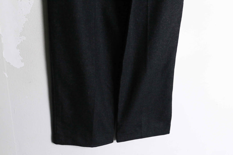 black color 2tuck slacks