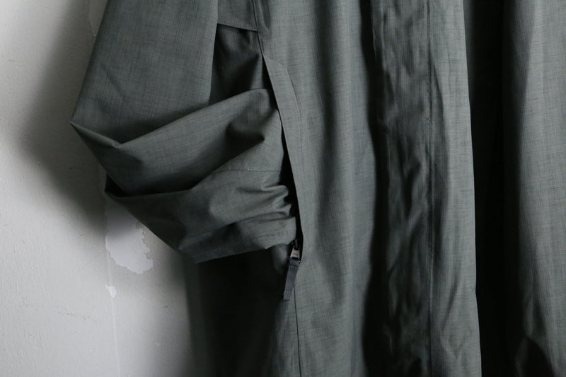 "Eddie Bauer" glay color nylon long coat