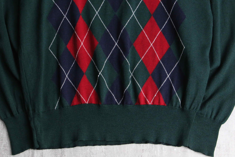 green base argyle check V-neck knit