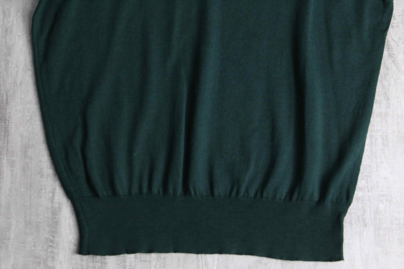 green base argyle check V-neck knit