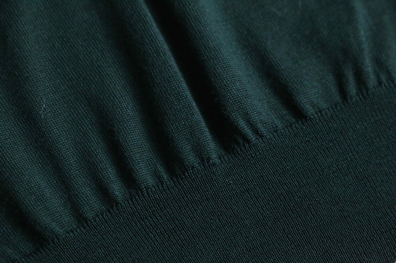 green base argyle check V-neck knit