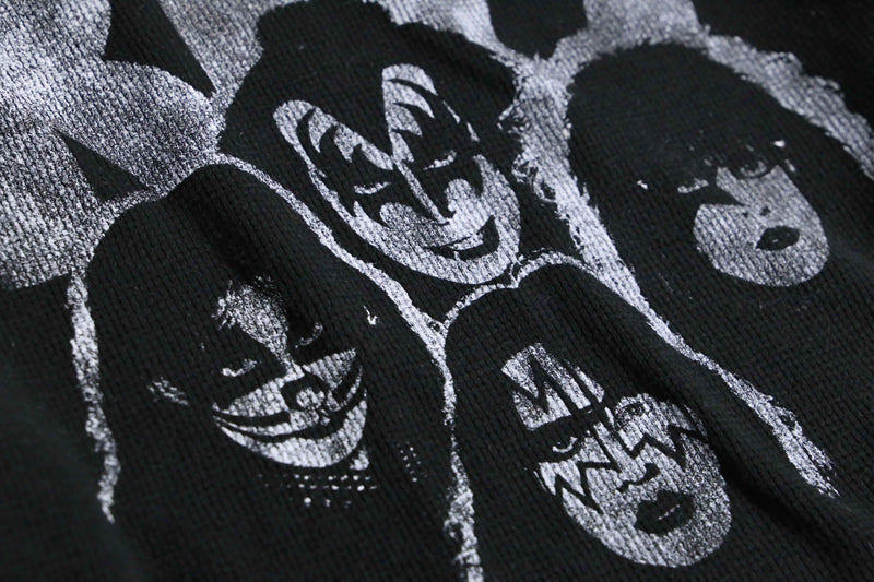 “KISS” waffle textile raglan tee
