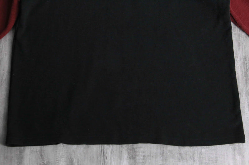 “KISS” waffle textile raglan tee