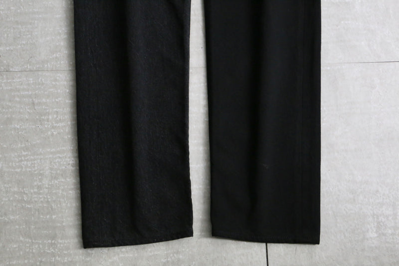 “Levi’s” 501 black switch design denim pants