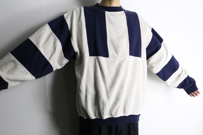 white × navy bi-color sweat