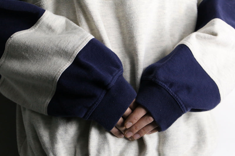 white × navy bi-color sweat