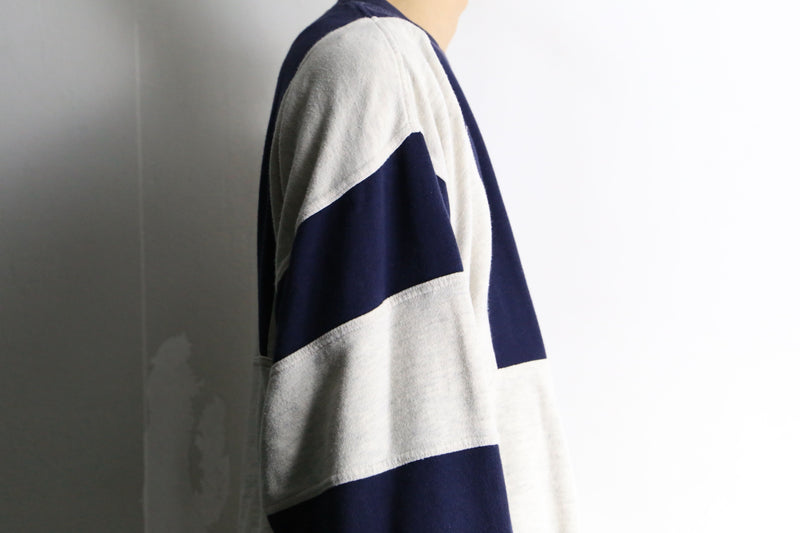 white × navy bi-color sweat