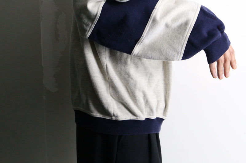 white × navy bi-color sweat