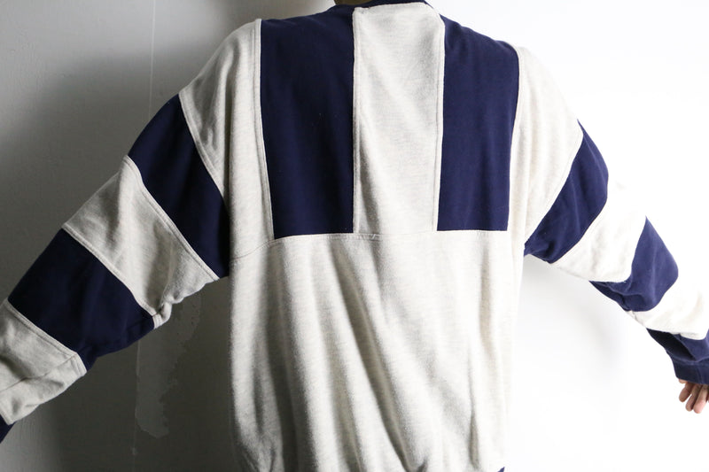 white × navy bi-color sweat