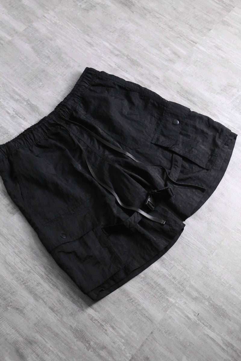 black nylon cargo short pants