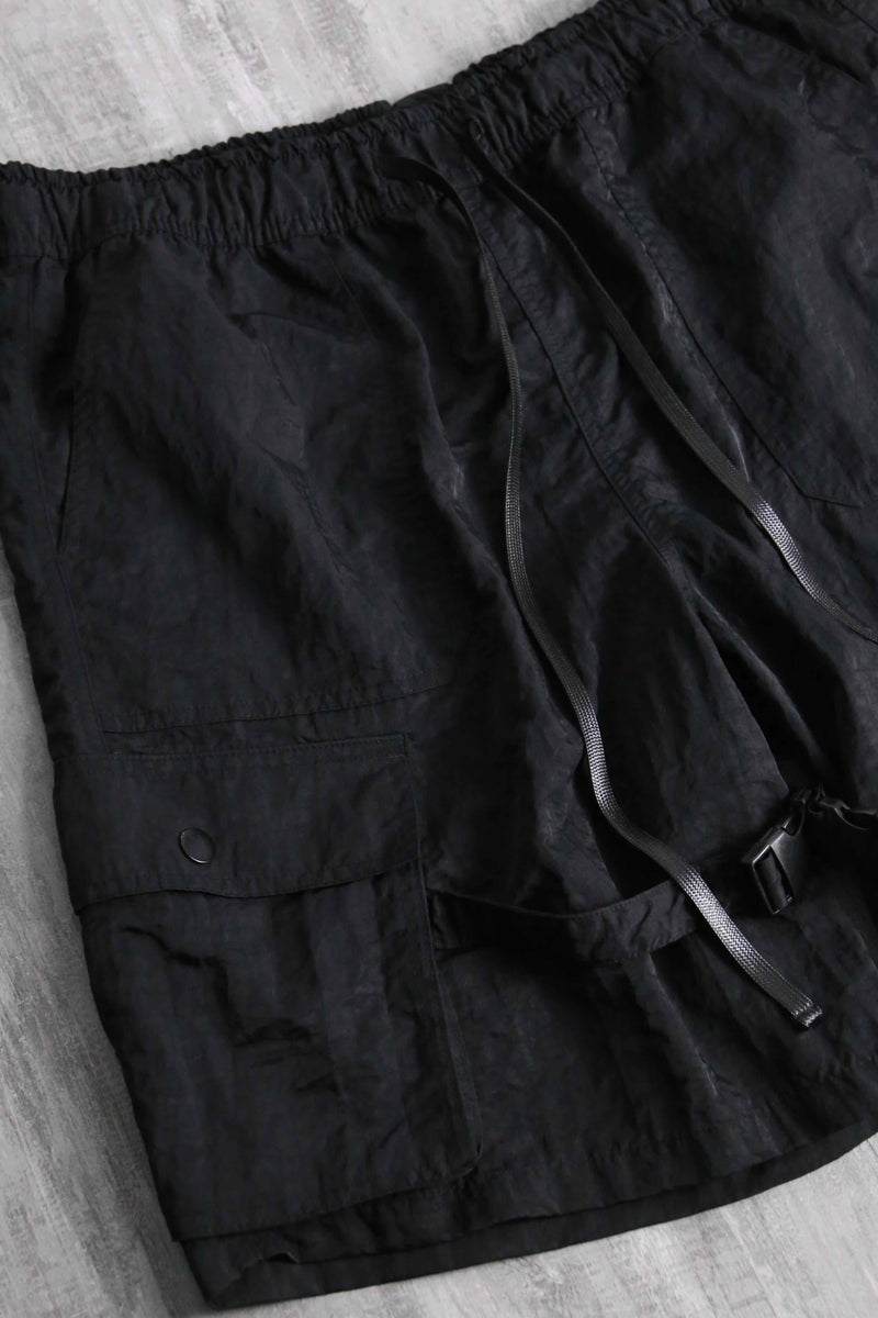 black nylon cargo short pants