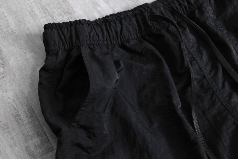 black nylon cargo short pants