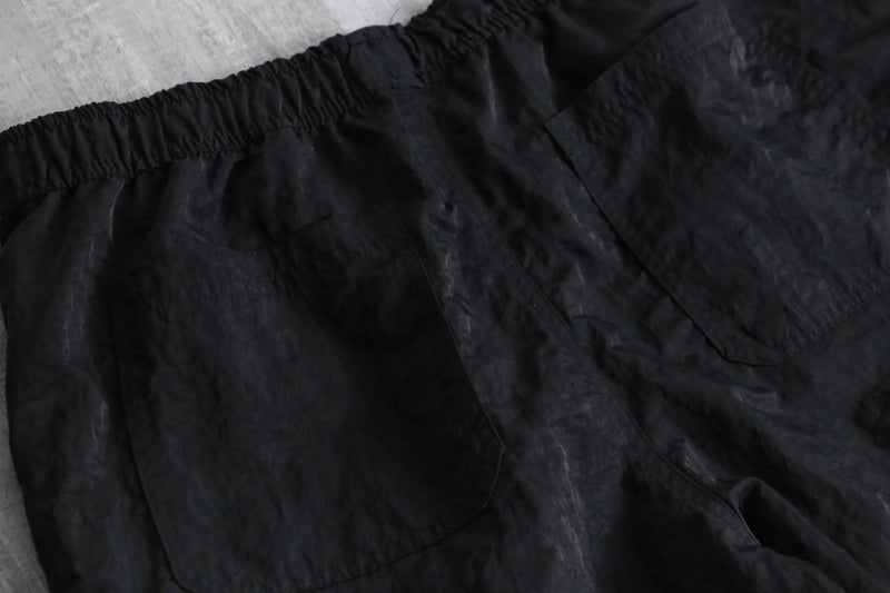 black nylon cargo short pants