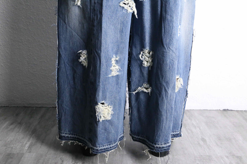 ・“Re:make” damage design wide straight denim