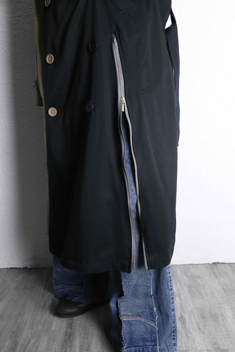 “Re:make” beige × black zip trench coat