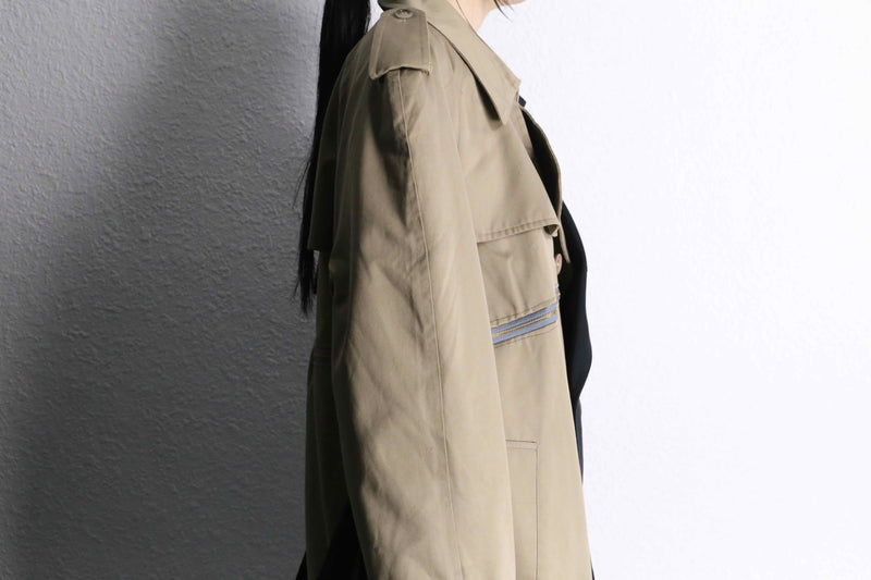 “Re:make” beige × black zip trench coat