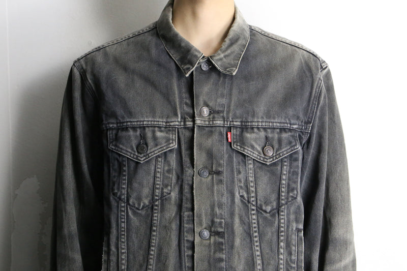 "Levi's" gray color denim tracker jacket